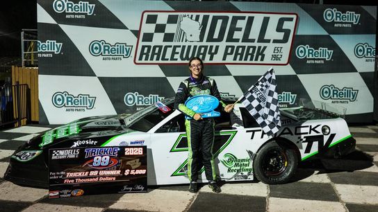 SHAFER TAKES TRICKLE 99. Photo by Photo: Dells Raceway Park